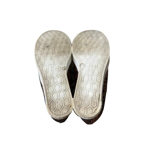 Gianni Bini Women’s Leopard Print Chelsea Sneakers size 8 - Picture 5 of 6